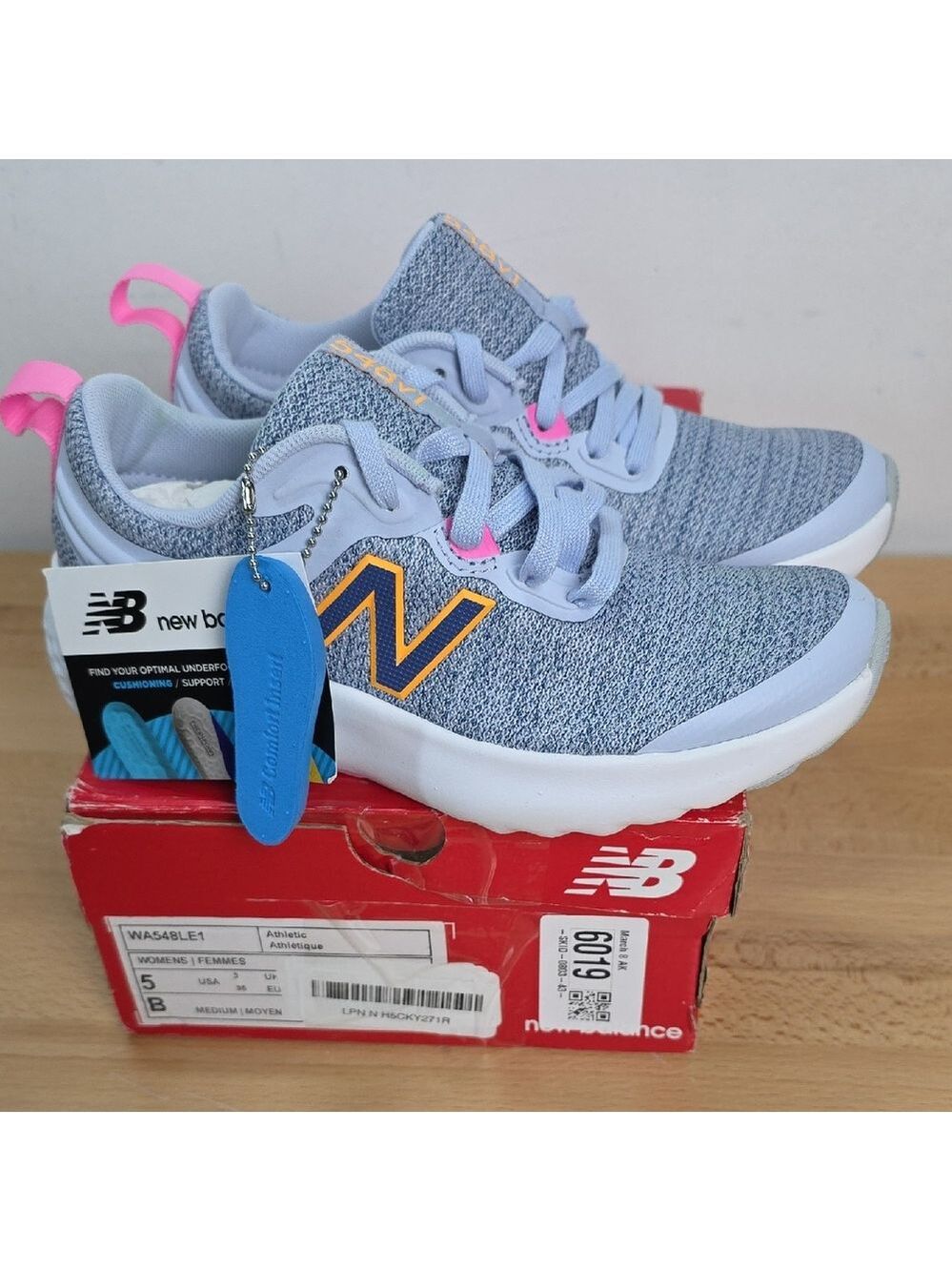 New Balance Women 5 Light Blue Knit Sneaker with Pink Accents